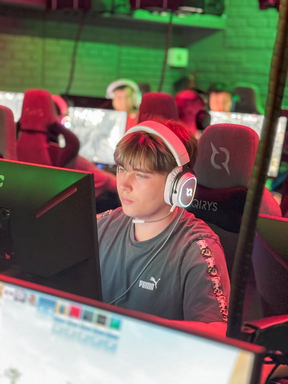 CS2 Showdown: Presented by Old Spice & Pringles