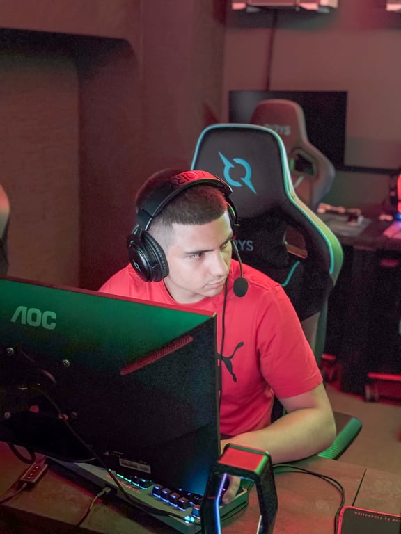 CS2 Showdown: Presented by Old Spice & Pringles